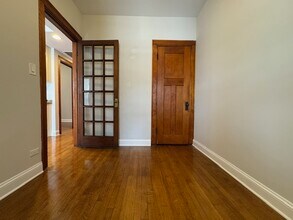 3050 N Milwaukee Ave, Unit 2R in Chicago, IL - Building Photo - Building Photo