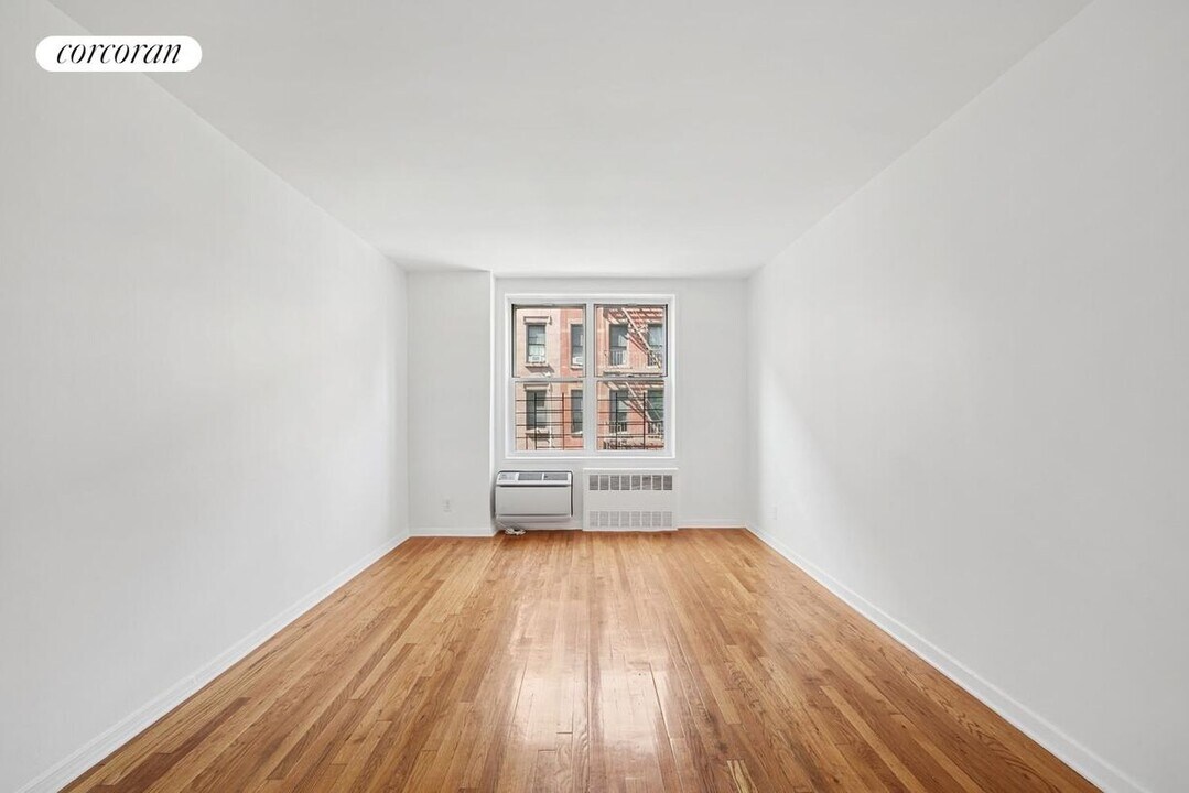 401 W 56th St in New York, NY - Building Photo