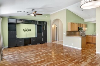710 W Saragosa St, Unit Apt 202 in Chandler, AZ - Building Photo - Building Photo
