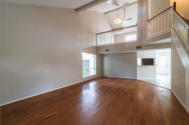 16007 Sierra Vista Dr in Houston, TX - Building Photo - Building Photo