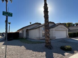 12813 W Palm Ln in Avondale, AZ - Building Photo