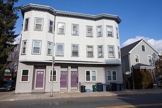 181 Rindge Ave, Unit 1B in Cambridge, MA - Foto de edificio - Building Photo