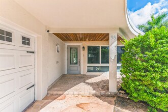 98 SW 8th Ave in Boca Raton, FL - Building Photo - Building Photo
