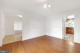 8208 Gainsborough Ct W in Potomac, MD - Building Photo - Building Photo