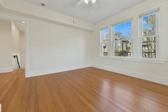 48 Manthorne Rd, Unit 2 in Boston, MA - Foto de edificio - Building Photo