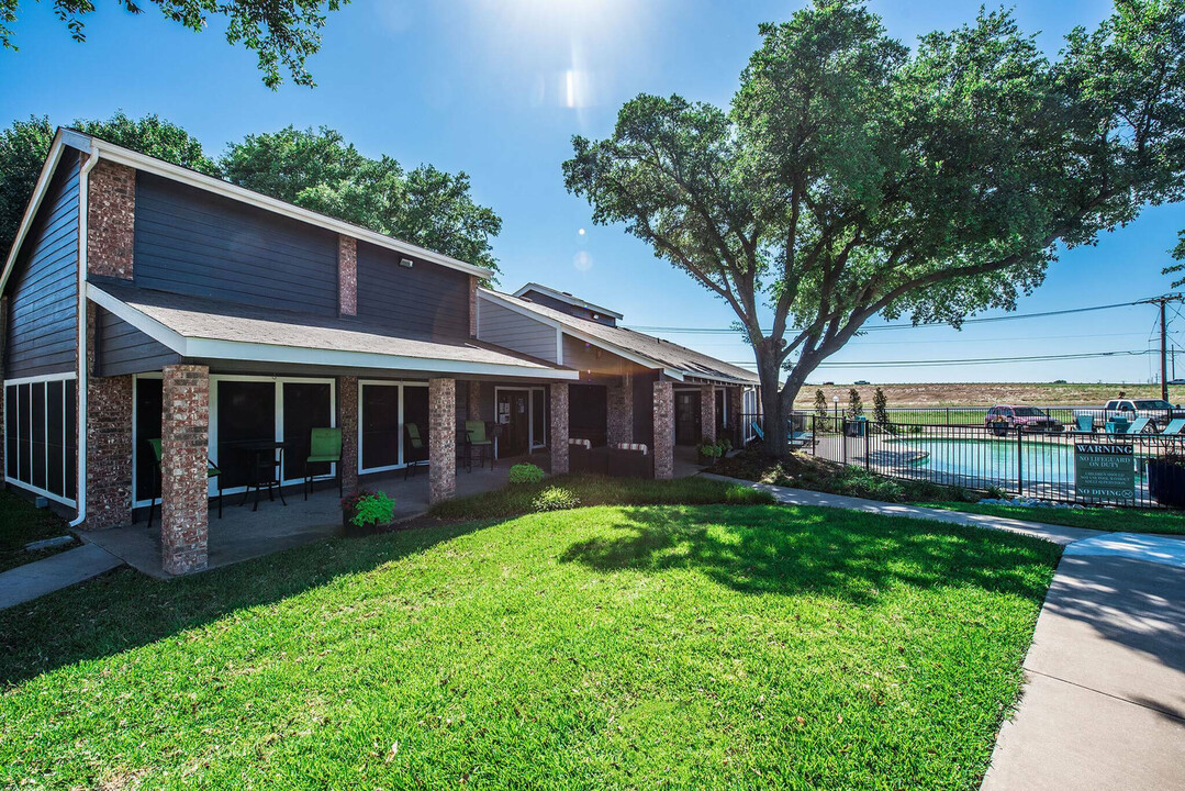 Bridgepoint in Waxahachie, TX - Building Photo