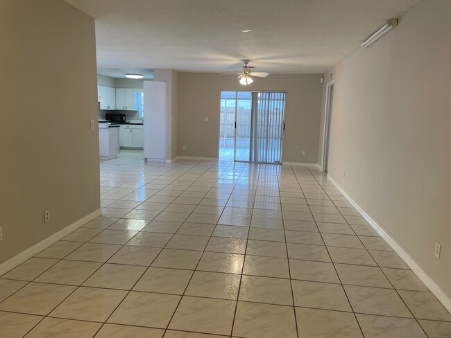 3124 W Powhatan Ave in Tampa, FL - Foto de edificio - Building Photo