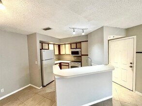 3350 Pinewalk Dr N, Unit 1413 in Margate, FL - Building Photo - Building Photo