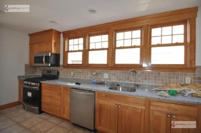 202 Calumet St, Unit 2