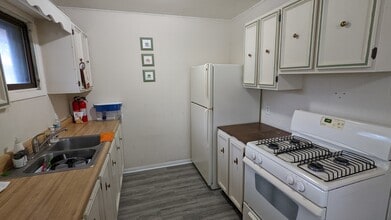2005 Spring Brook Ave in Rockford, IL - Building Photo - Building Photo
