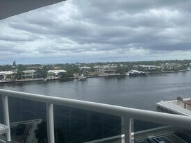 20505 E Country Club Dr, Unit 747 in Aventura, FL - Building Photo