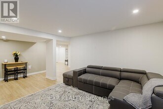 194 Willow Creek Cir in Ottawa, ON - Building Photo - Building Photo