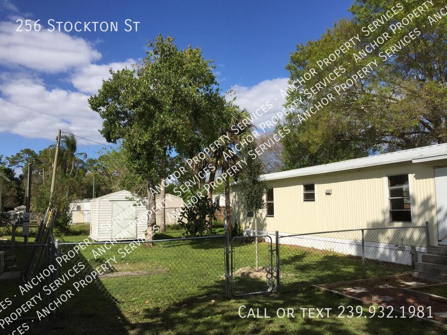 256 Stockton St in North Fort Myers, FL - Building Photo