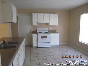 4136 Dakota Sun in San Antonio, TX - Building Photo - Building Photo