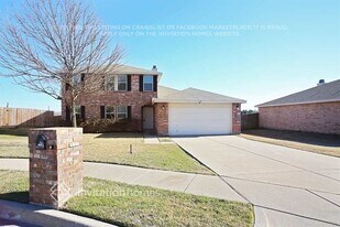 332 Snapdragon Ct in Burleson, TX - Building Photo