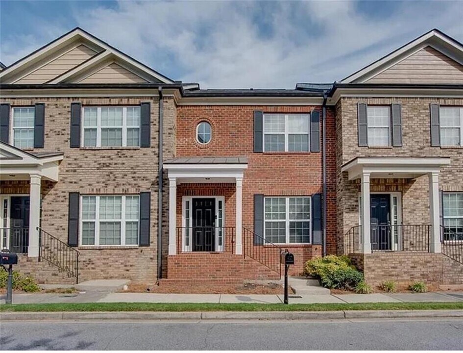 2011 Appaloosa Mill Cir NE in Buford, GA - Foto de edificio