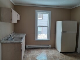 49 Montgomery St, Unit Apt 1