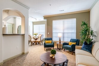 Bell Stoughton in Stoughton, MA - Foto de edificio - Building Photo