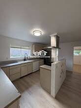 1654 SW 114th St in Seattle, WA - Building Photo - Building Photo
