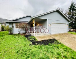 488 S 70th St in Springfield, OR - Building Photo