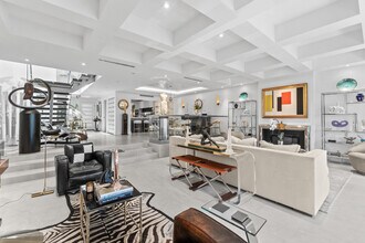 2335 S Ocean Blvd in Palm Beach, FL - Building Photo - Building Photo