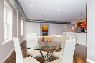 3550 W Montrose Ave, Unit 501 in Chicago, IL - Building Photo - Building Photo