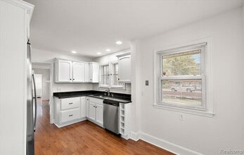 37697 Mast Ct in Harrison Township, MI - Building Photo - Building Photo