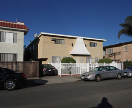 1717 N Alexandria Ave in Los Angeles, CA - Foto de edificio - Building Photo