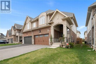 41 Foothills Ln in Hamilton, ON - Building Photo - Building Photo