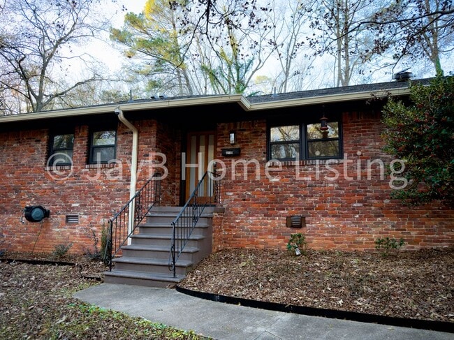 3169 Cloverhurst Dr in East Point, GA - Building Photo - Building Photo
