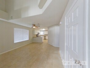 5756 Dew Mist Ln in Las Vegas, NV - Foto de edificio - Building Photo