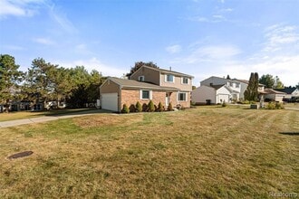 175 Arlington Dr in Rochester Hills, MI - Foto de edificio - Building Photo