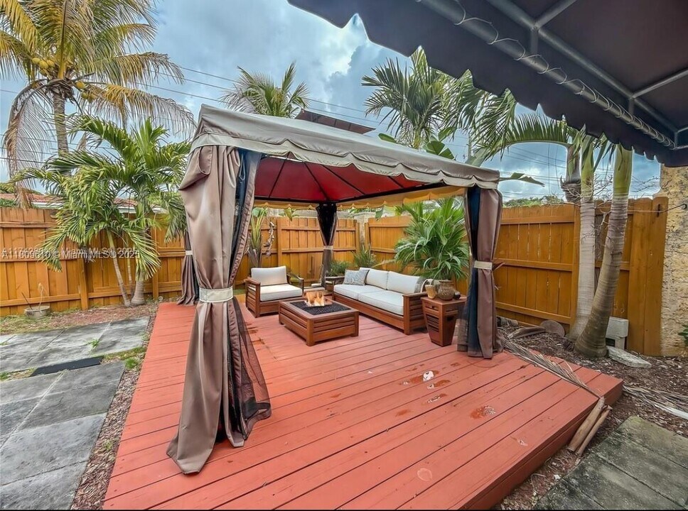 2001 SW 58th Ct in Miami, FL - Building Photo