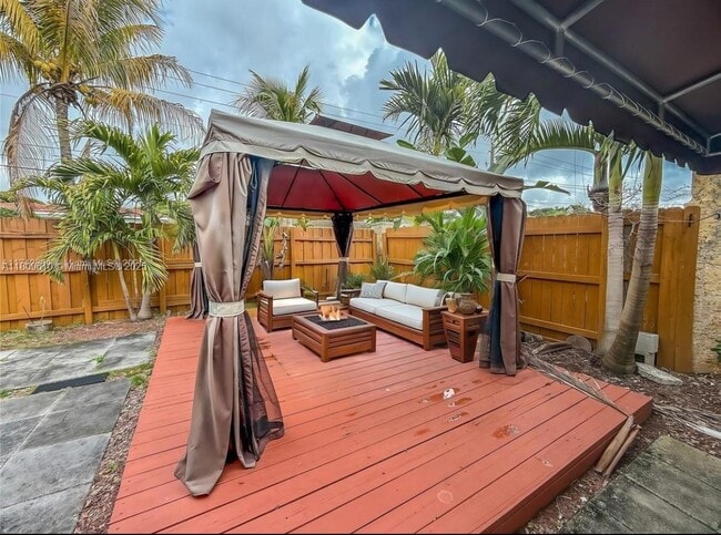 property at 2001 SW 58th Ct