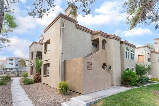 3145 E Flamingo Rd in Las Vegas, NV - Building Photo - Building Photo