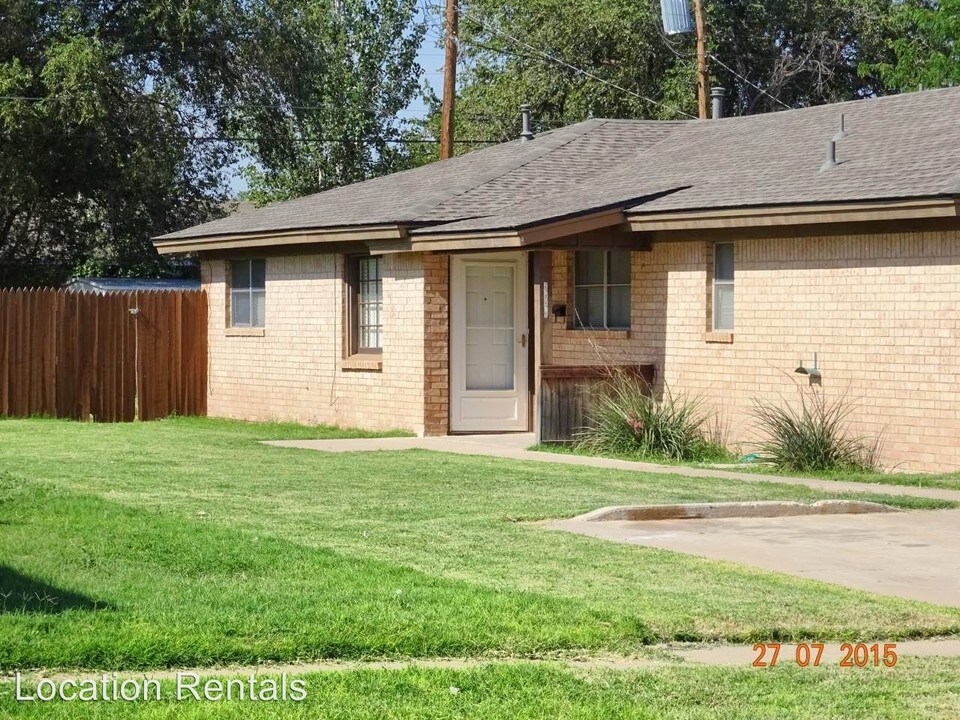 2304 40th St in Lubbock, TX - Building Photo