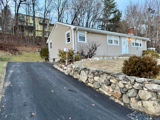 72 Sunshine Dr in Marlborough, MA - Building Photo - Building Photo