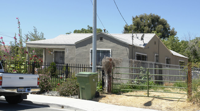 29-53 Fairview Ave in Pittsburg, CA - Building Photo - Building Photo