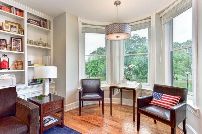 property at 24 Logan Cir NW