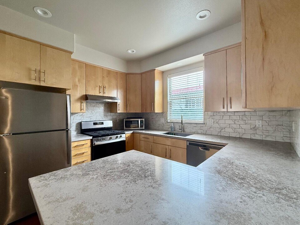 2460 Newburg Ct in Fortuna, CA - Building Photo