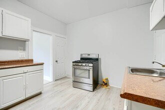 151X E Hoffman St in Baltimore, MD - Building Photo - Building Photo