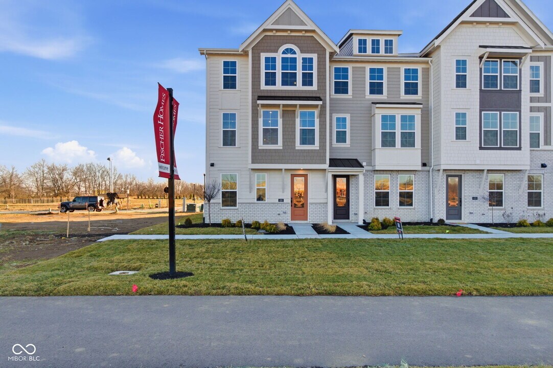 426 Elite St in Westfield, IN - Building Photo