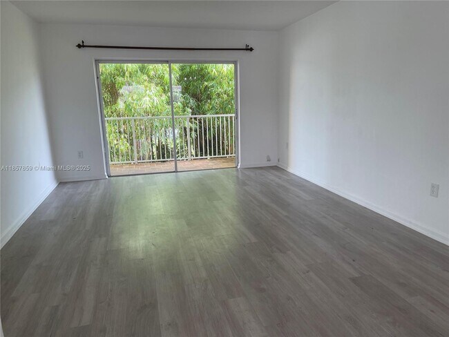 7328 SW 82nd St in Miami, FL - Building Photo - Building Photo
