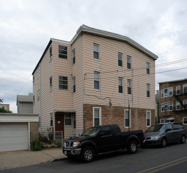 33-35 Hensler St in Newark, NJ - Building Photo - Building Photo