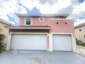6 Valencia Dr in Boynton Beach, FL - Building Photo