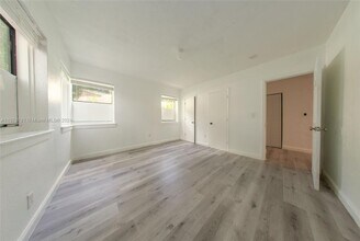 35 NE 59th St-Unit -2 in Miami, FL - Building Photo - Building Photo