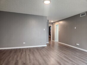 3339 S Monaco St Pkwy in Denver, CO - Building Photo - Building Photo