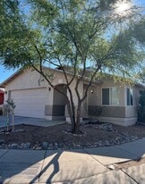 1330 E Lark Way in Tucson, AZ - Building Photo
