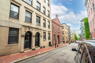 4 Joy St, Unit 8 in Boston, MA - Building Photo