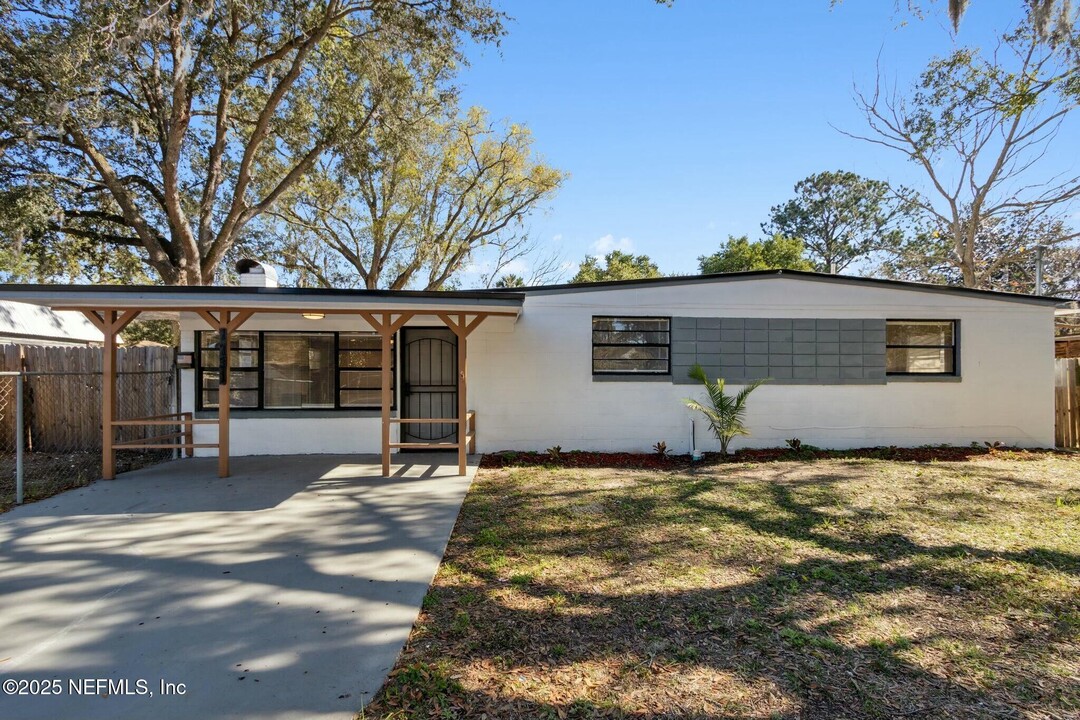 1731 Cortez Rd in Jacksonville, FL - Foto de edificio